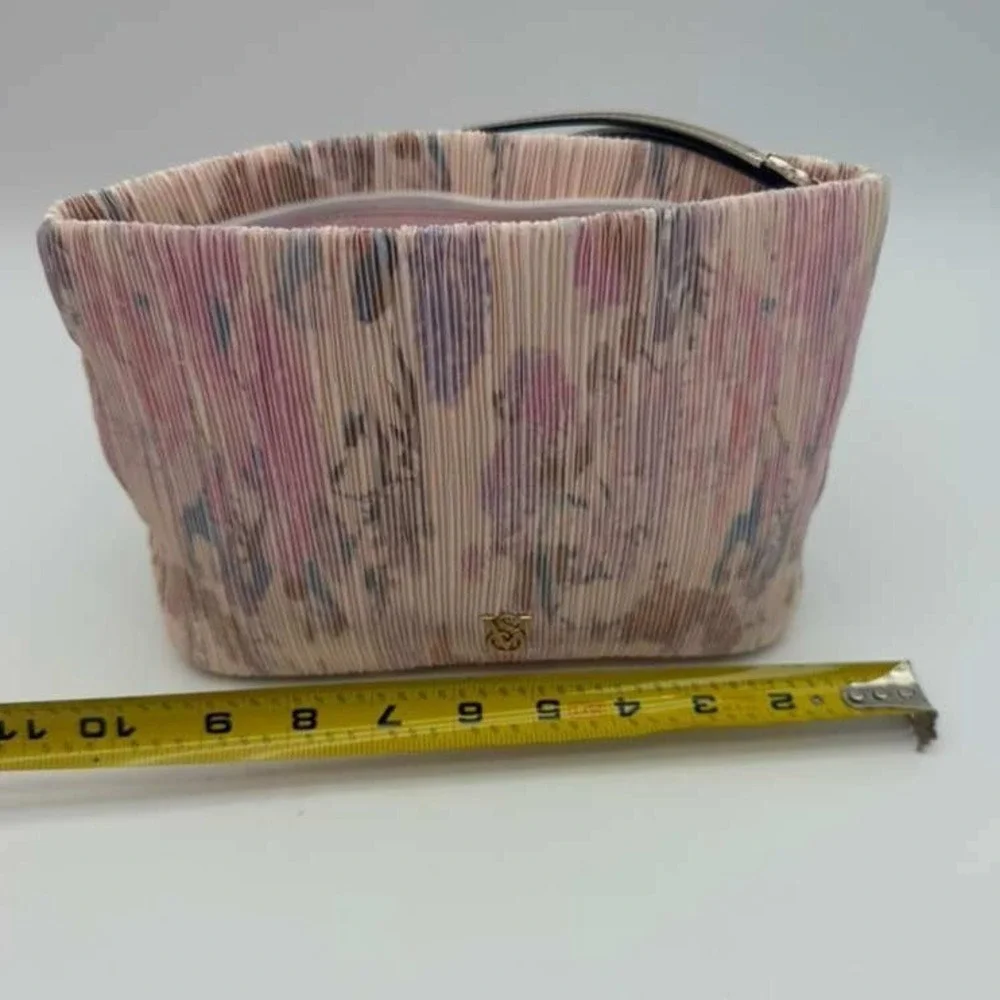 Victoria's Secret Floral Cosmetic Bag Makeup Pouch Travel‎ Organizer Pink